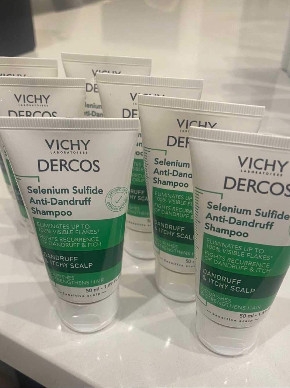 Vichy Dercos Selenium Sulfide Anti-Dandruff Shampoo — White & Green